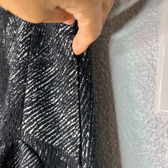 Banana Republic Black Pleated Tulip Swing Plus Size Black/white Skirt Size 14 - Picture 10 of 14